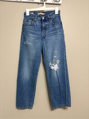 Levi’s Premium Denim Ribcage Straight Ankle Jeans. Women’s size 26
